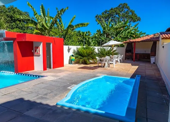 Condominio com piscina e ótima localização.