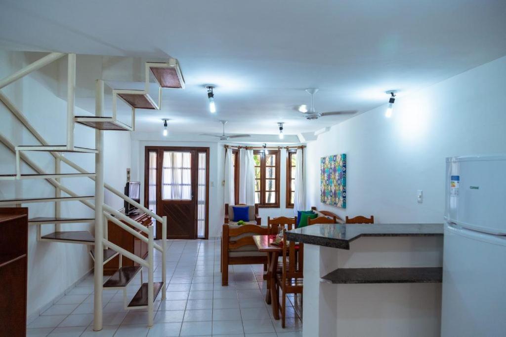 Com Piscina E ótima Localização. Apartamento Porto Seguro