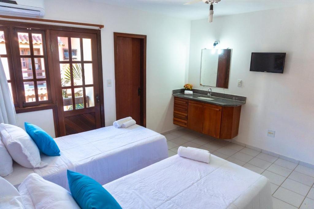 Com Piscina E ótima Localização.